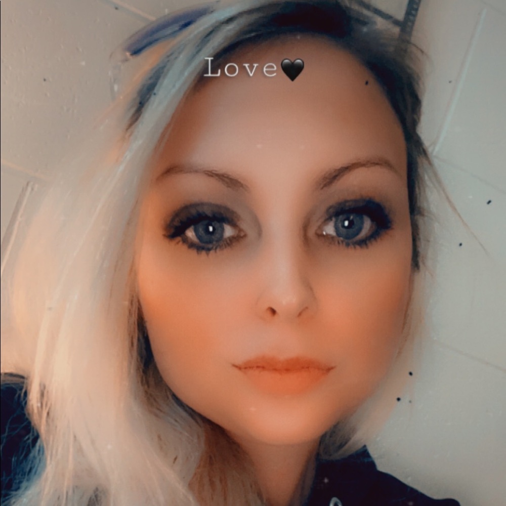 Meet your Posher, Courtney